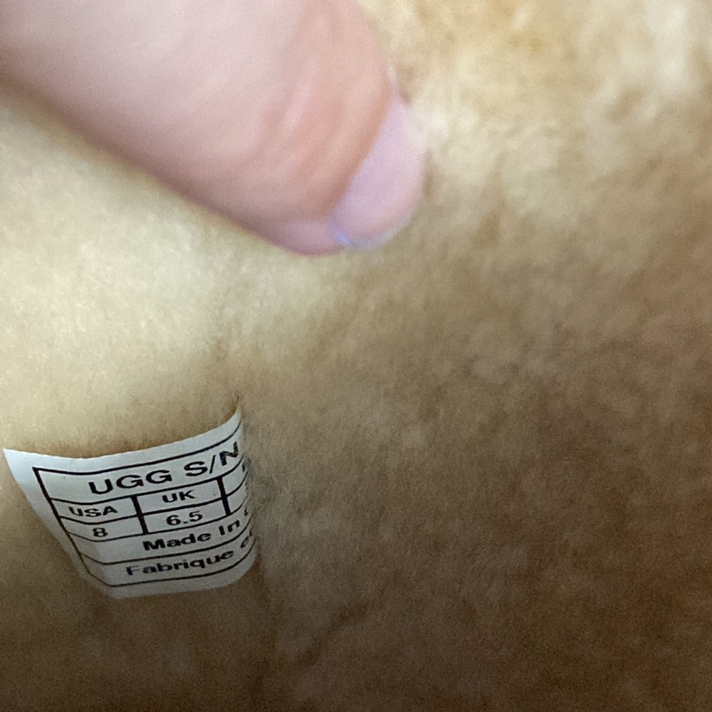 Size 8 Bailey Button Ugg Boots - image 5